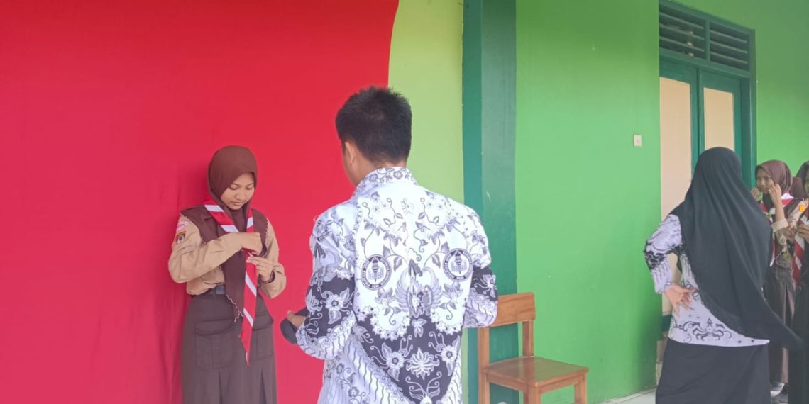 Anggota Gudep MTsN 1 Rembang Ramai-ramai Buat KTA