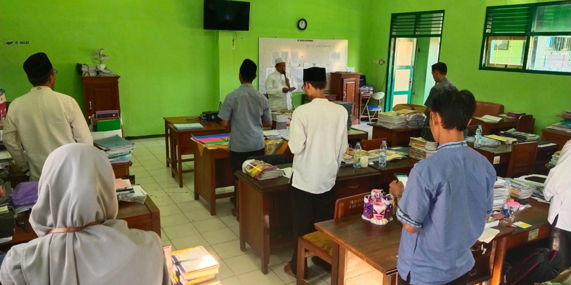 Jum’at Taqwa, Membangun Budaya Beragama Warga MTsN 1 Rembang