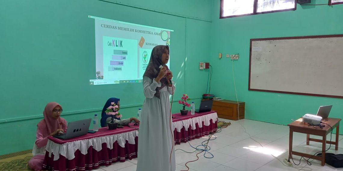 Ponpes Riyadl Ajak Santri Cerdas Pilih Kosmetik