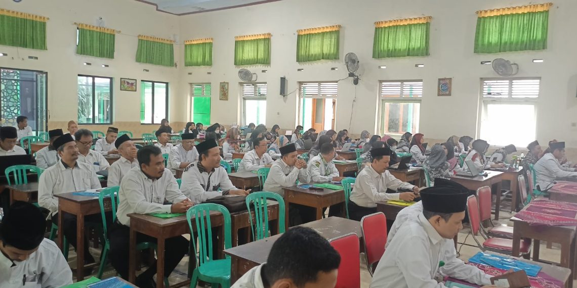 Hari Kedua Workshop IKM di MAN 2 Rembang Peserta Masih Antusias