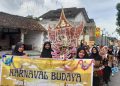Peserta karnaval budaya menyusuri Kota Lasem (foto: jurnalistikmandura)