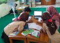 Bidang kimia sedang bimbingan di perpustakaan (foto: Tim P4M)
