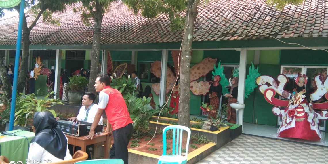 Kemeriahan Peserta Didik MAN 1 Rembang Dalam Gebyar Kreasi dan Inovasi