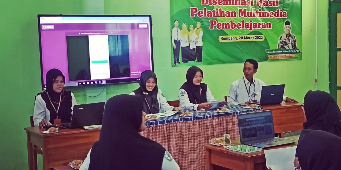 Peserta PDWK Multimedia Bagikan Ilmu ke Guru MTsN 1 Rembang