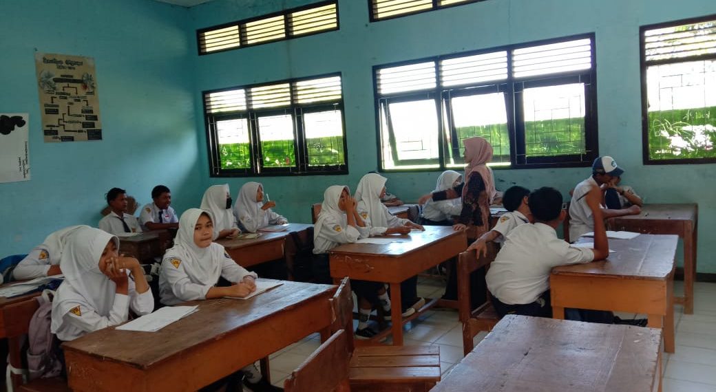Hartiningsih Ajak Siswa SMPN 1 Sumber Bermimpi Tinggi