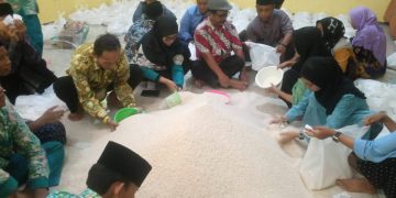 MTs Negeri 2 Rembng Libatkan Siswa Dalam Pengumpulan Zakat Fitrah