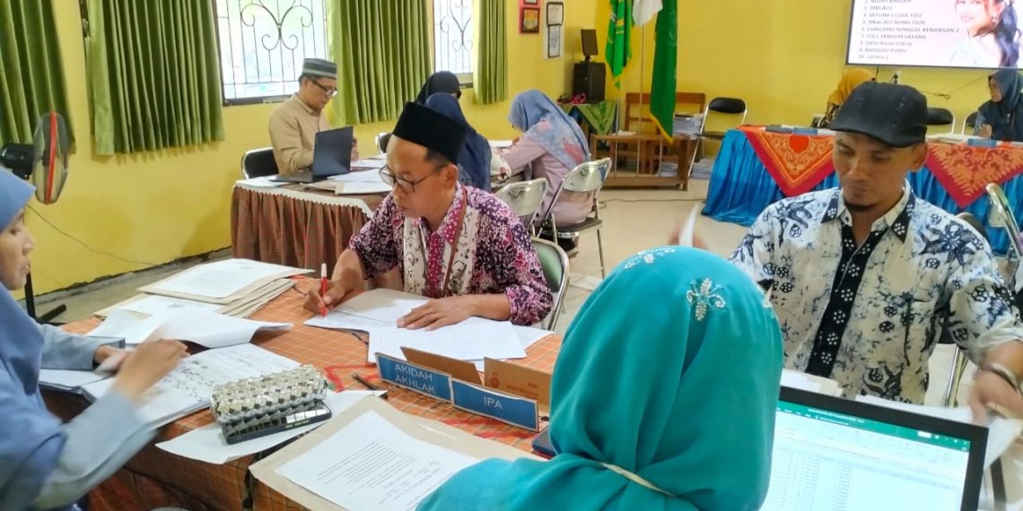 Koreksi Bersama MTsN 2 Rembang, Tuntaskan Kegiatan Assesmen Madrasah