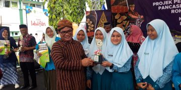 Delegasi MTs Negeri 1 Rembang meraih Juara 3 Lomba Mading di Mandura Fair 2023