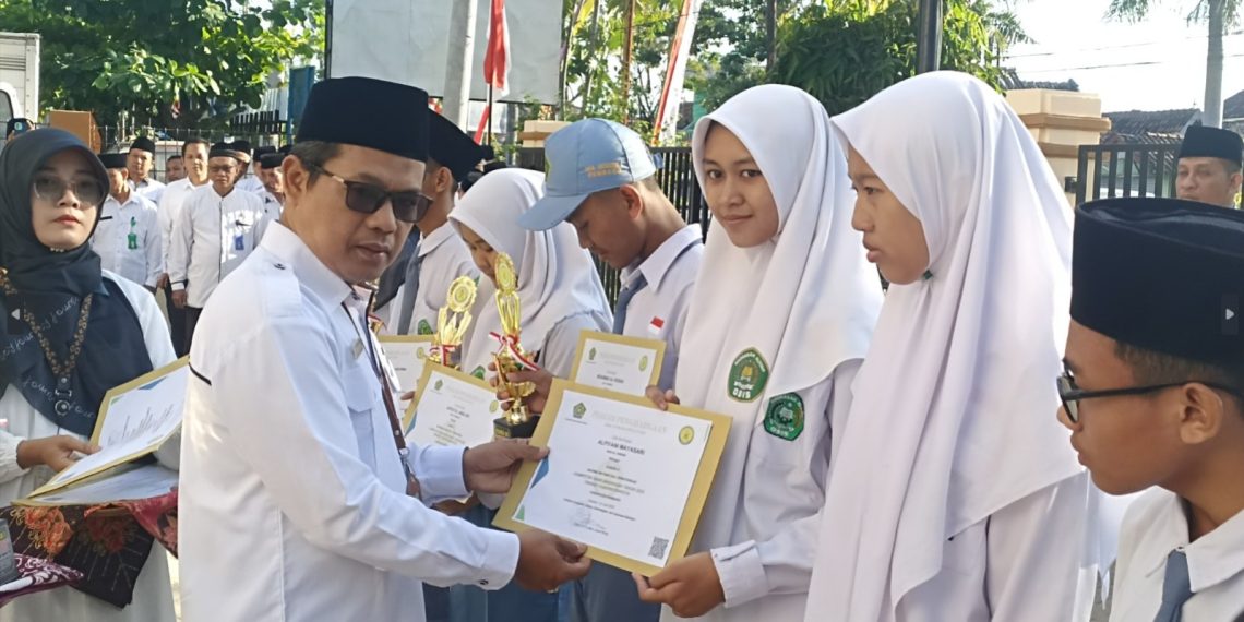 55 Siswa Terima Piala KSM, Ini Pesan Plh Kakankemenag