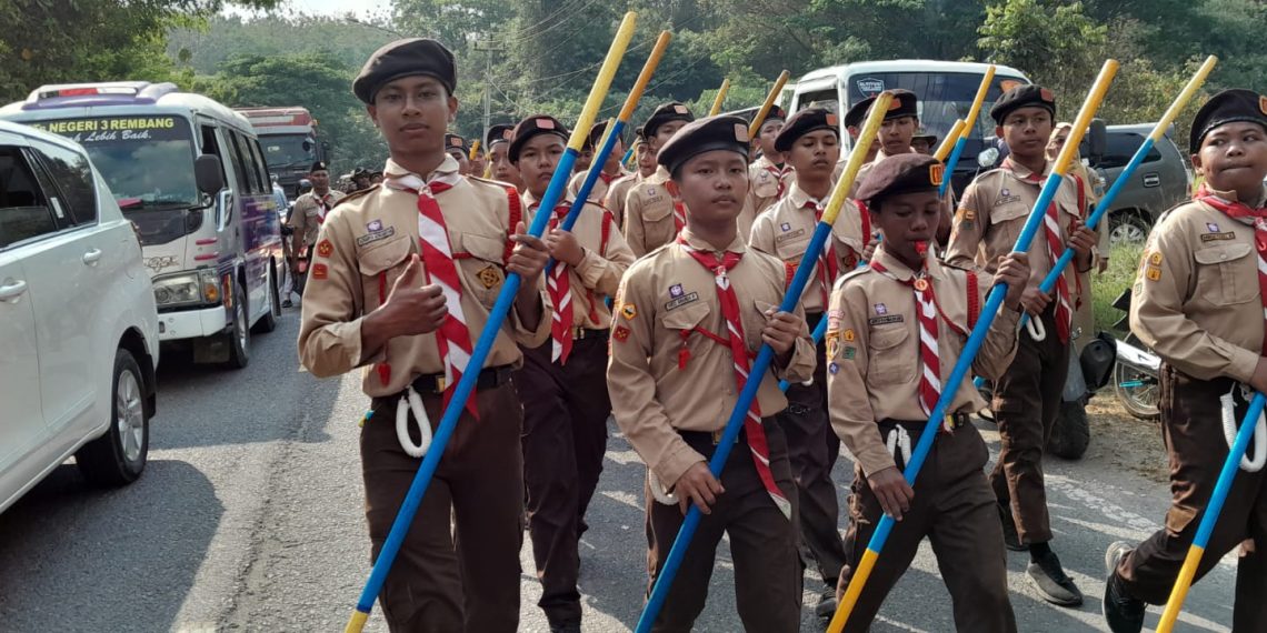 Pramuka MTsN 1 Rembang Turut Sukseskan Estafet Tunas Kelapa