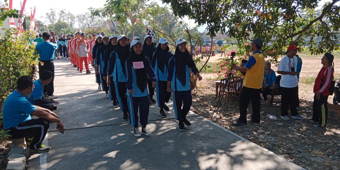 MTsN 2 Rembang Raih Juara 2 dan 3 Gerak Jalan