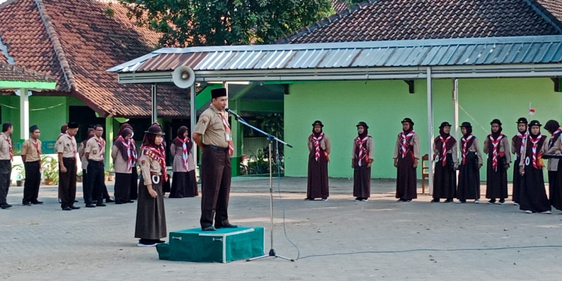 MTsN 2 Rembang Adakan Upacara Hari Pramuka ke-62