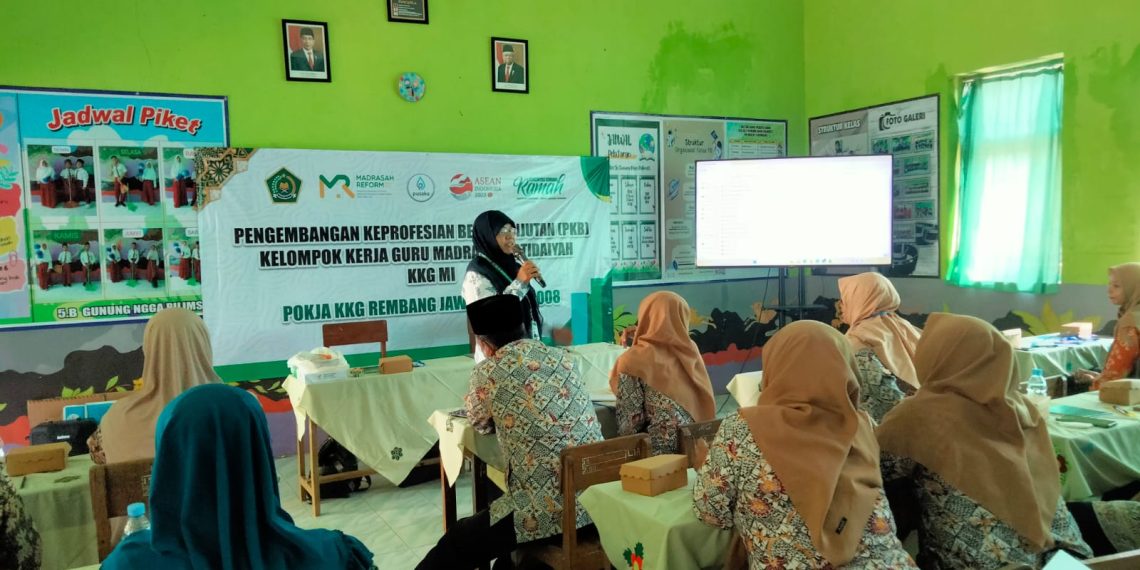 Tingkatkan Kompetensi, MIN 2 Rembang Ikuti Workshop PKB