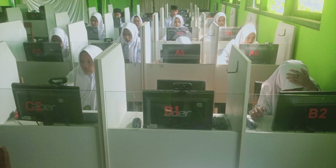 Dimulai Hari ini, Pelaksanaan ANBK 2023 MTsN 2 Rembang Berjalan Lancar