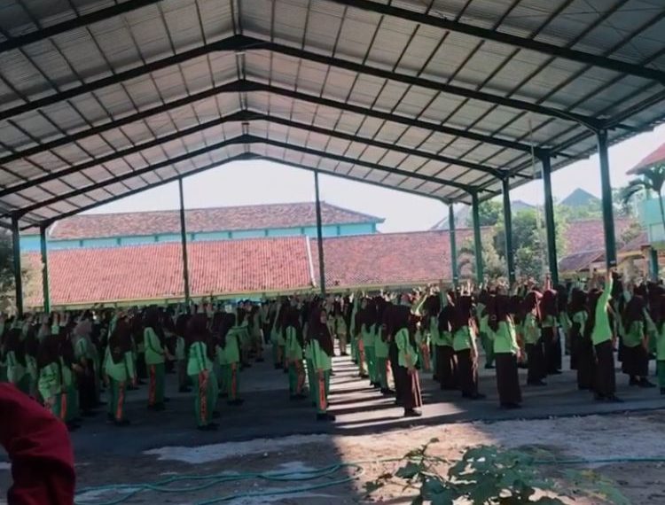 MTs Negeri 1 Rembang Wujudkan Pendidikan Karakter Melalui Jumat Sehat