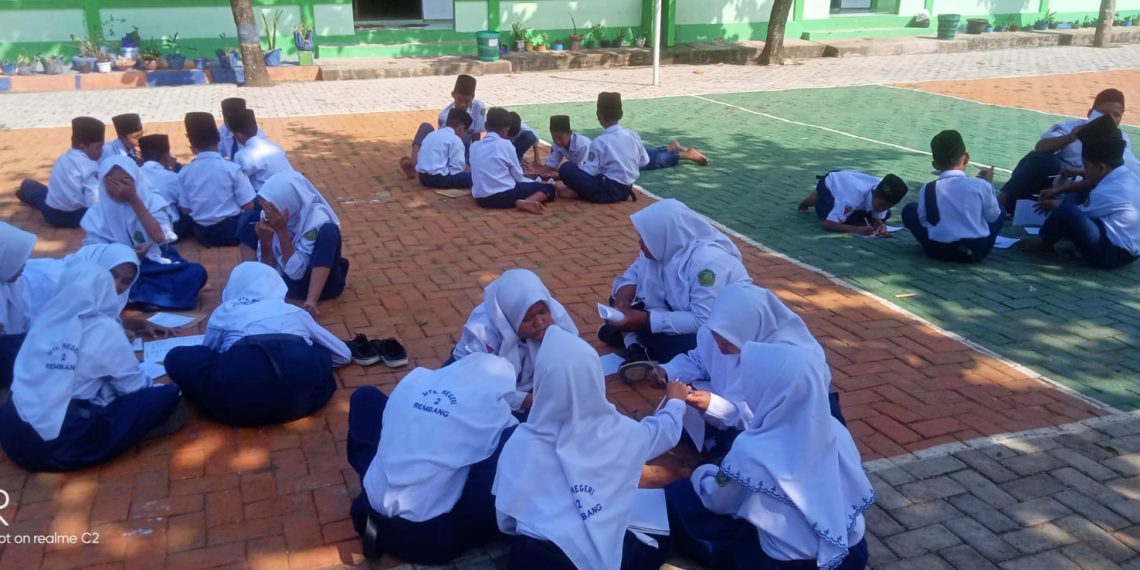 Ciptakan Suasana Menyenangkan, Siswa Belajar di Alam Terbuka
