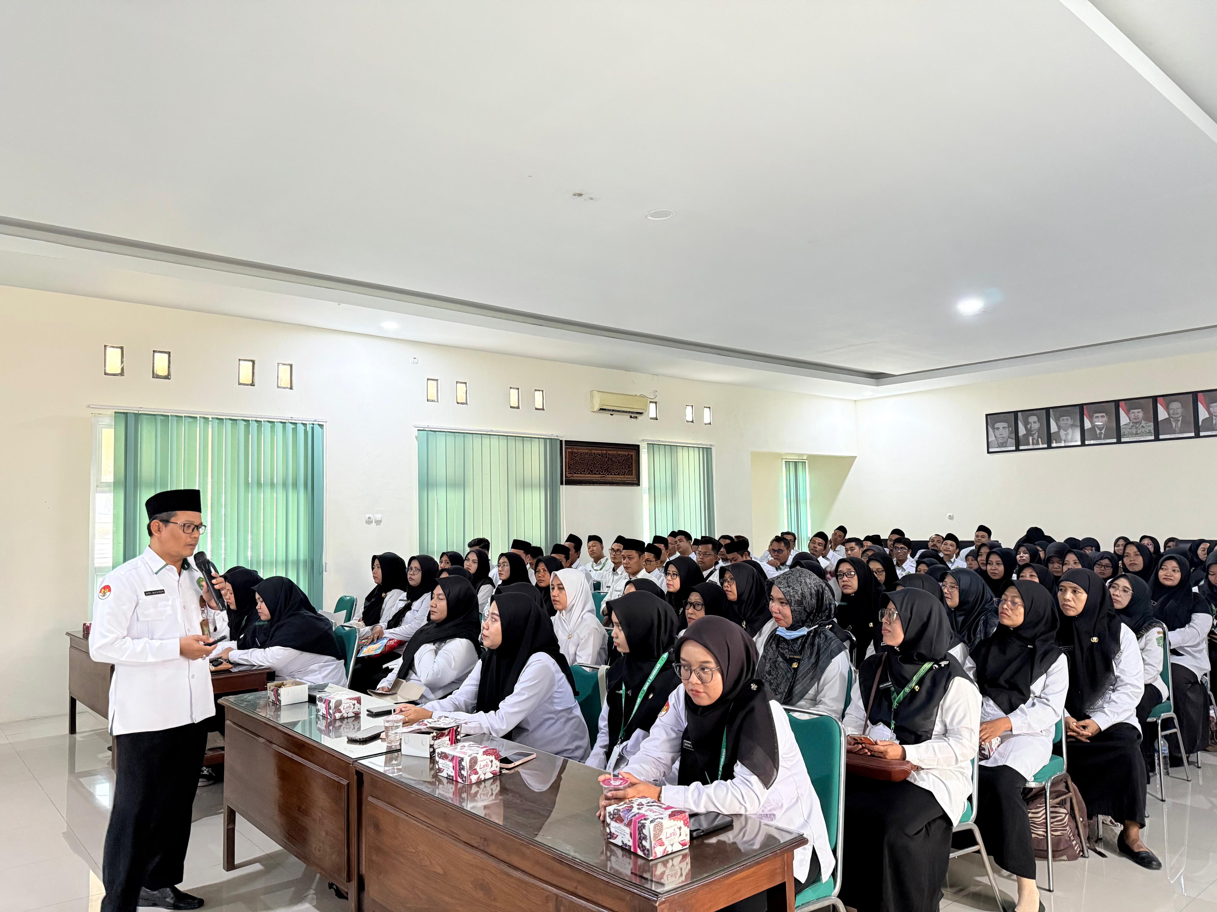 BerAKHLAK, Panduan ASN Bekerja dan Layani Masyarakat