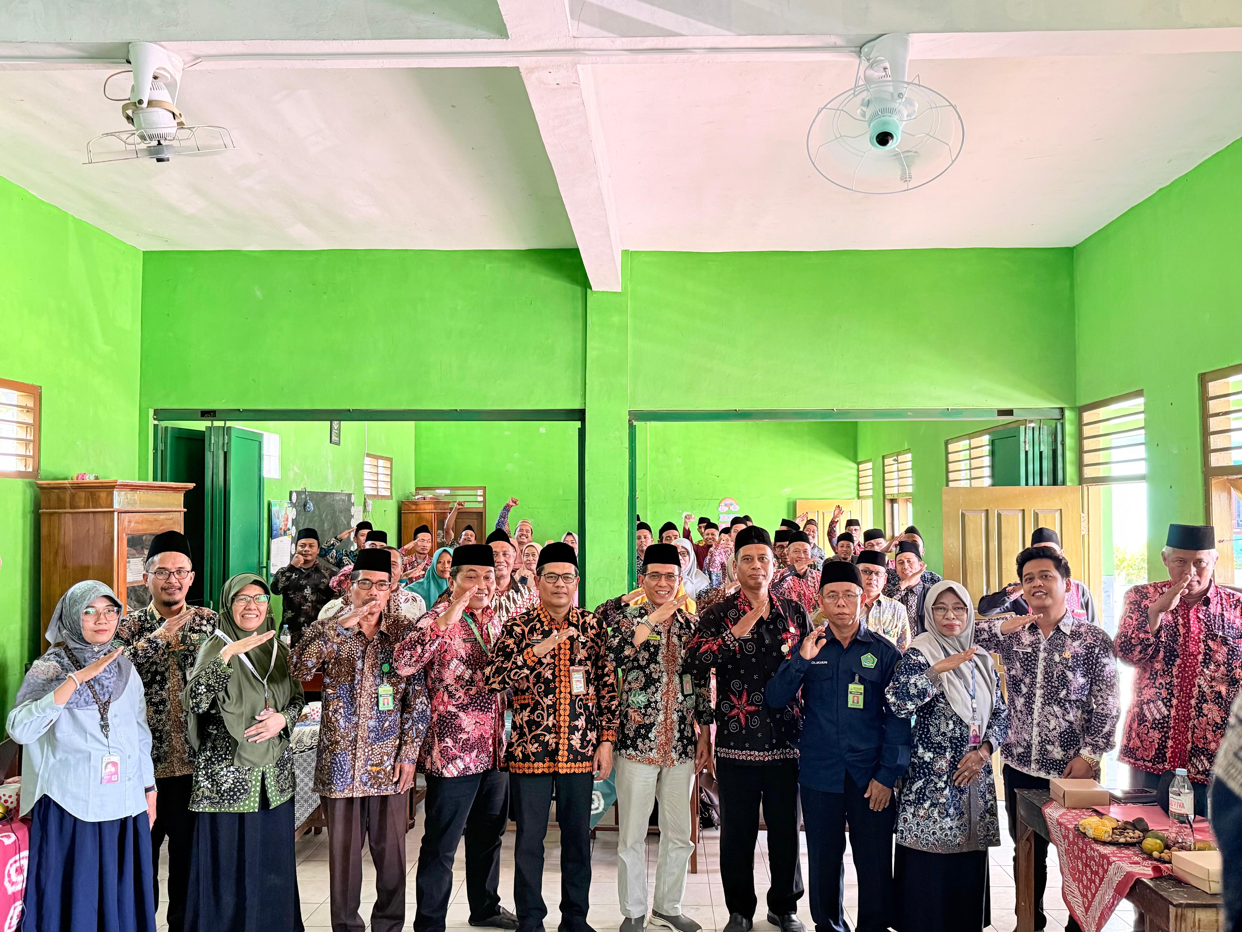 Naikkan Kepercayaan Masyarakat, Madrasah Diminta Jaga Momentum Lembaga Melalui Media Sosial