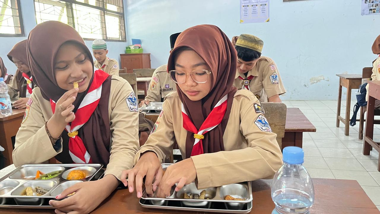 Bupati dan Kakankemenag Tinjau MBG di MAN 1 Rembang, Siswa Request Menu